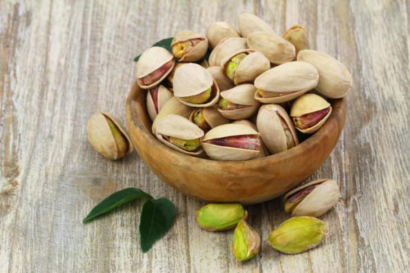 Who should not eat pistachios?